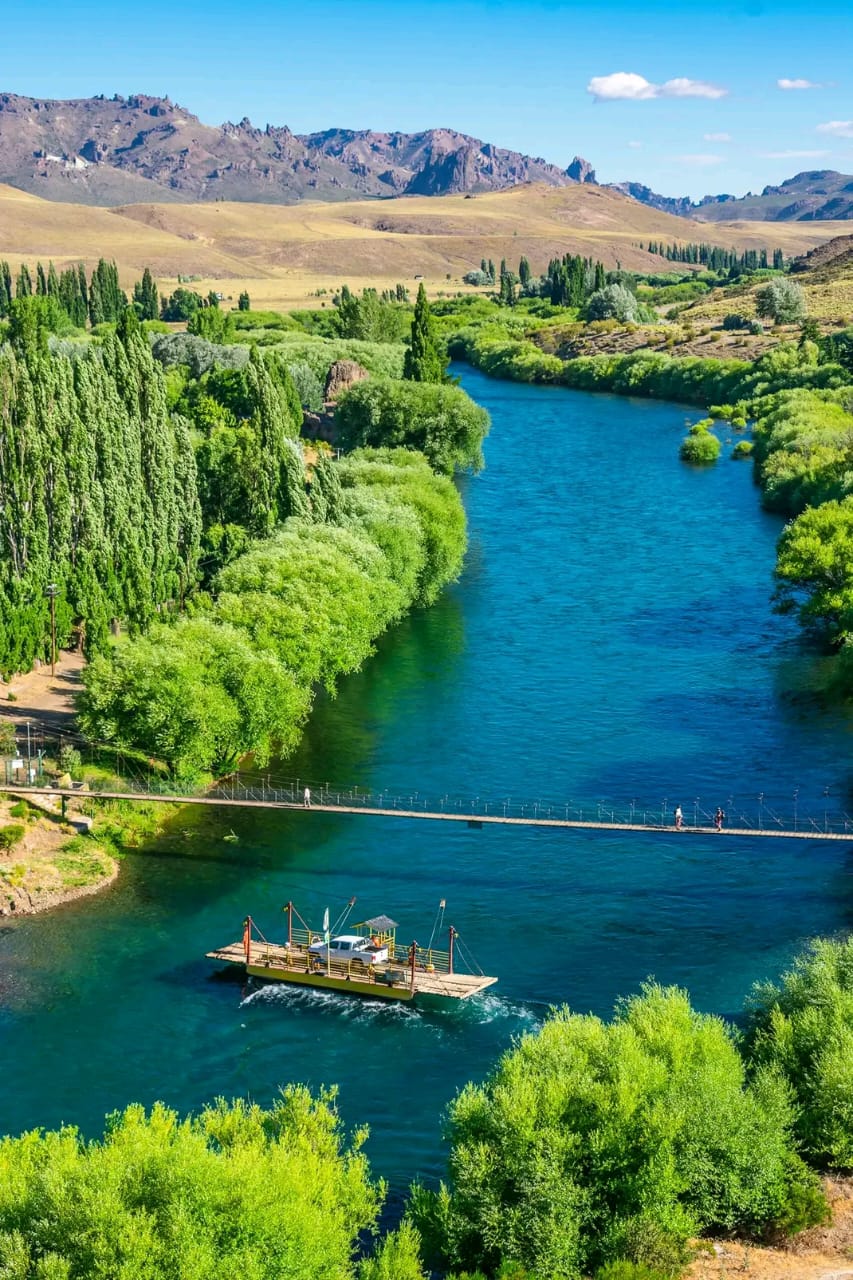 Cruce en balsa a Villa Llanquin