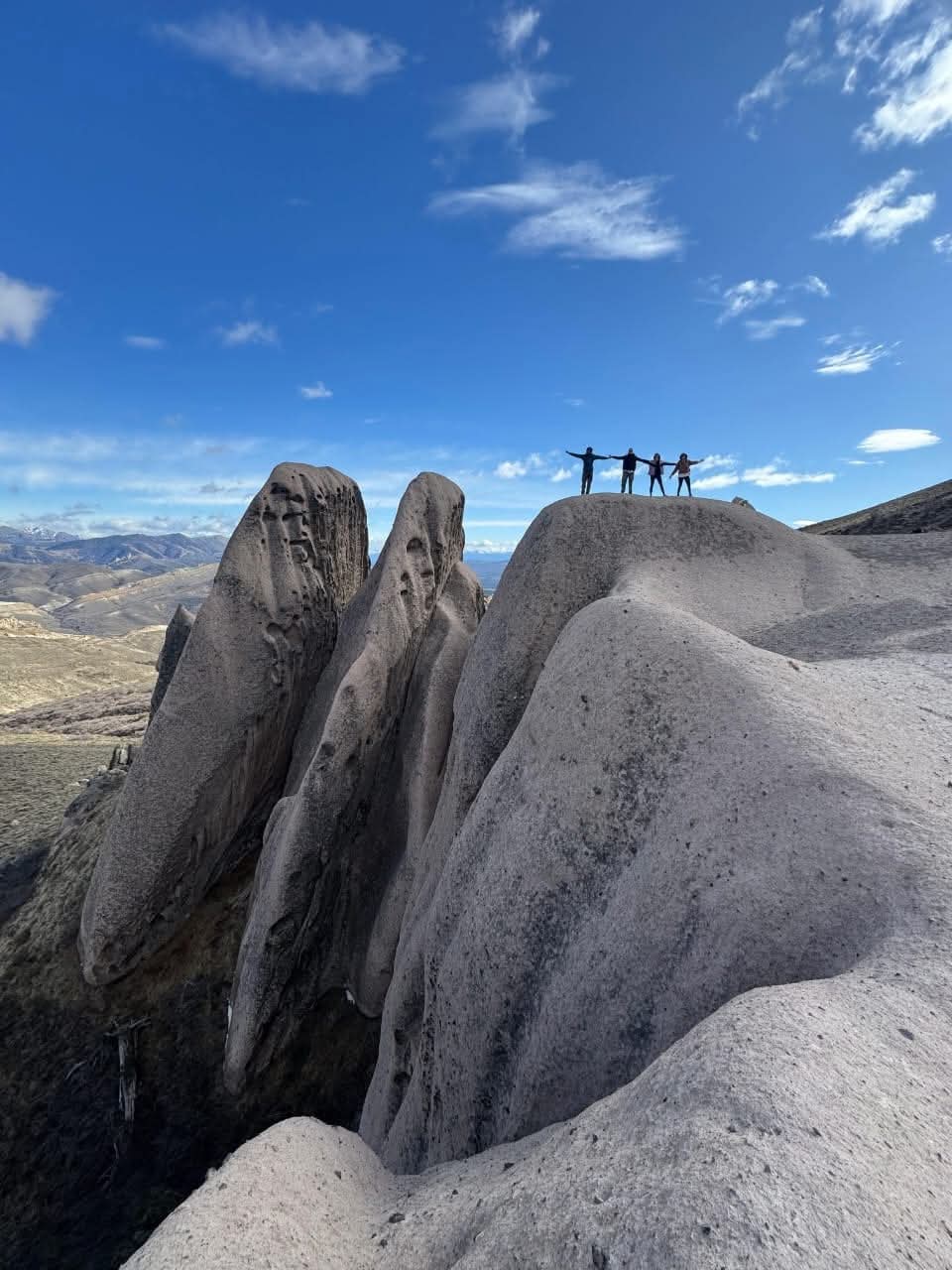 Personas disfrutando la paz interior desde la Patagonia