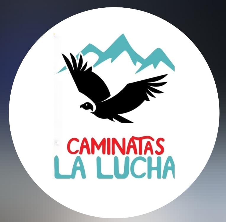 Familia Crespo guiando la caminata La Lucha